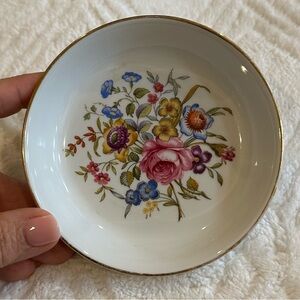 Royal Worcester for Avon 1982 Happy Holidays Trinket Bowl good condition